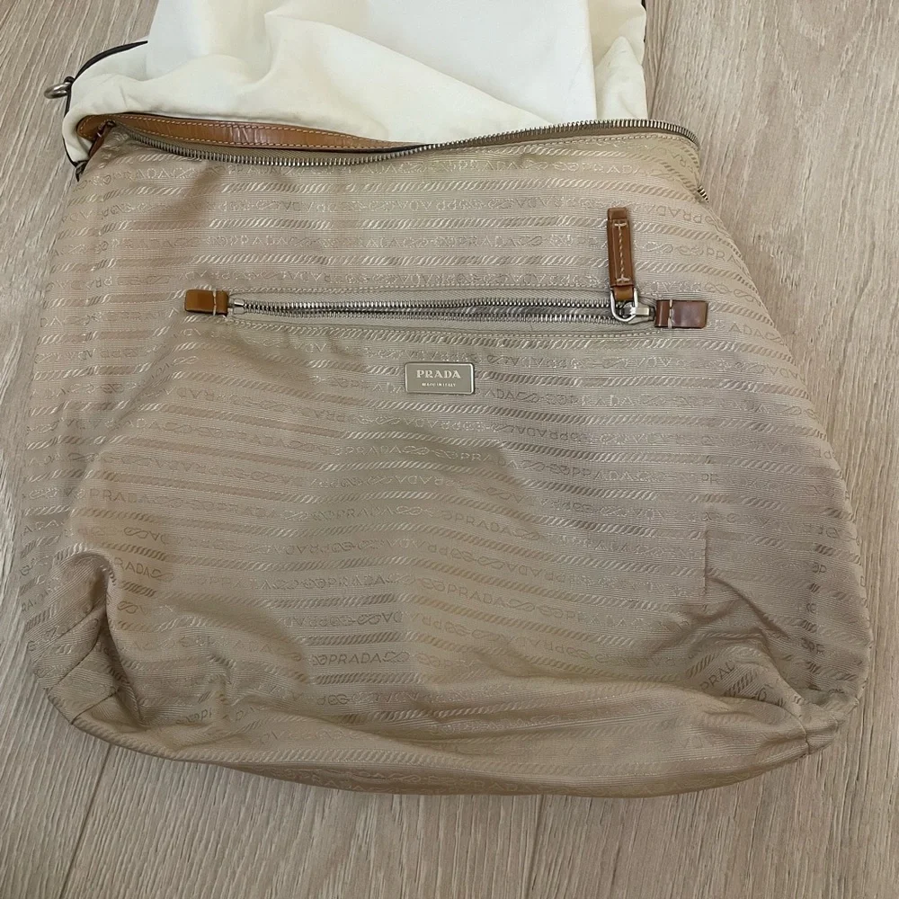 Vintage Prada Bag 🤍 - Picture 4 of 16